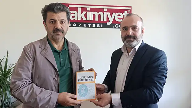 Doç. Dr. Salih Gürbüz'den gazetemize ziyaret: 'İletişimin Psikolojisi'ni tanıttı!