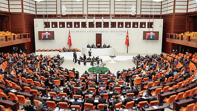 Doğum izni arttırılıyor: TBMM'de kritik düzenlemede 3 madde daha kabul edildi