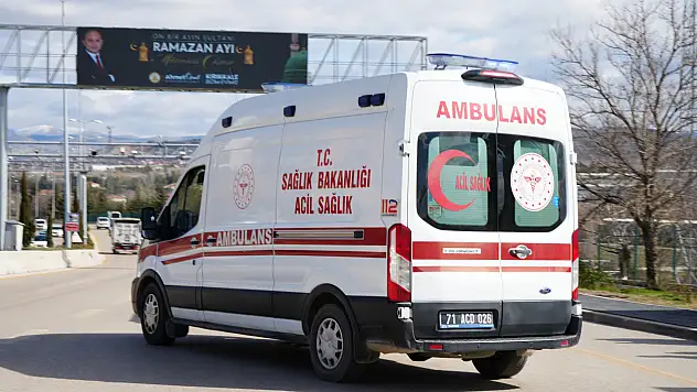 Dolmuşta tartıştığı genci bıçakla yaraladı