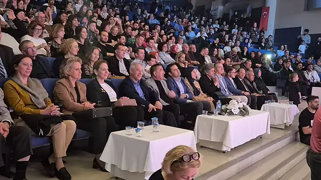 Dombay Halk Dansları Topluluğu 10. yılını coşkuyla kutladı