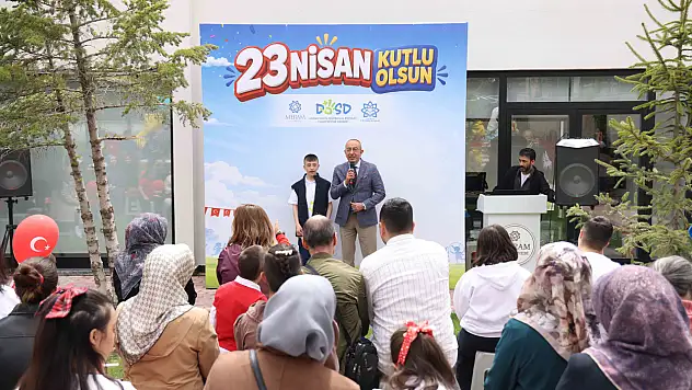 DOSD Meram'da 23 Nisan coşkusu: Özel çocuklar sahneye damga vurdu
