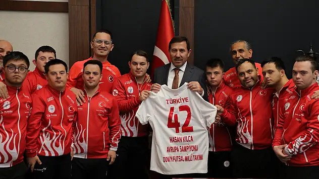Down Sendromlu Futsal Milli Takımı'ndan Başkan Kılca'ya anlamlı ziyaret