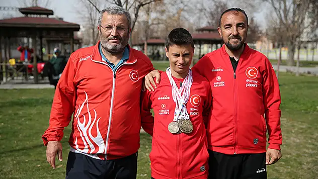 Down sendromlu rekortmen atlet Muhammet Eren Uysal, yeni başarılar peşinde