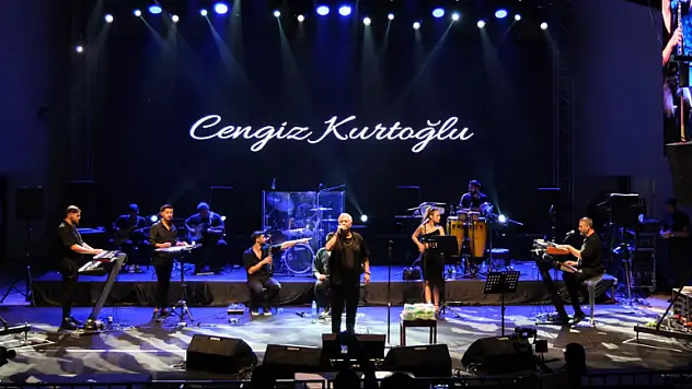 Duayen sanatçı Akşehirlilerle bir araya geldi!