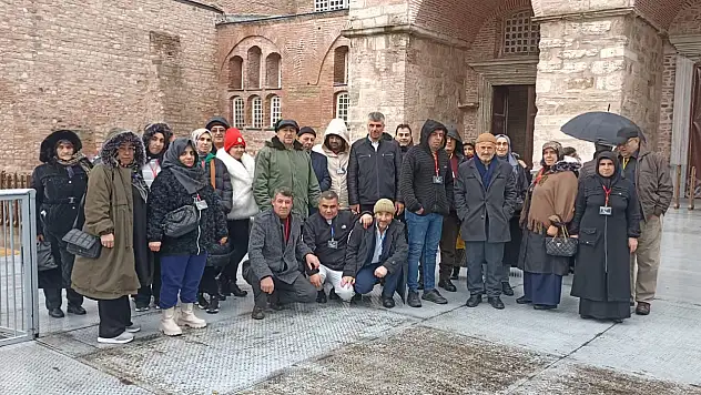 Dünya Görmeyenler Derneği'nden 50 kişilik İstanbul gezisi