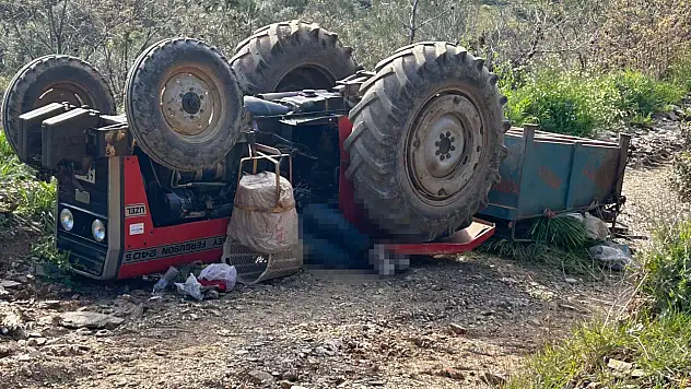 Eğimli arazi sonları oldu! Aynı aileden 3 kişi traktörün altında kaldı