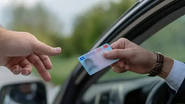 Ehliyeti olan herkesi ilgilendiriyor! Ceza yemeden nüfus müdürlüklerine koşun