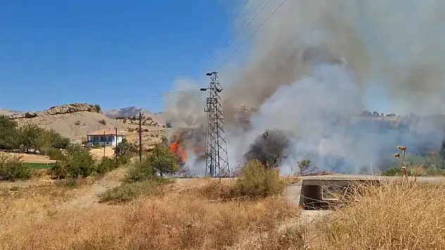 Elektrik direğindeki patlama yangına yol açtı