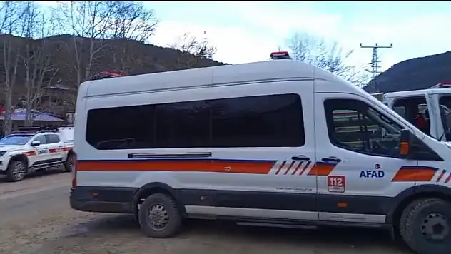 Elinden telefonu alınan küçük kız evden kaçtı!