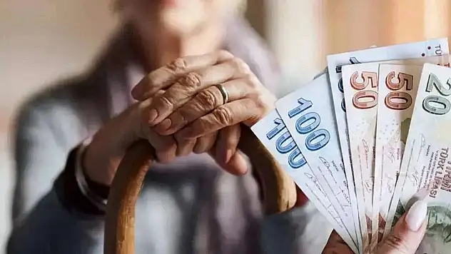 Emeklilere bayram müjdesi: 4 Bin TL ikramiye ödemeleri başladı!