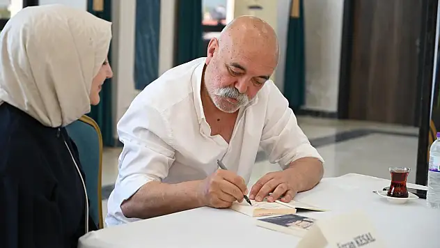 Ercan Kesal, Seydişehir Kitap Günleri'nde okurlarıyla buluştu