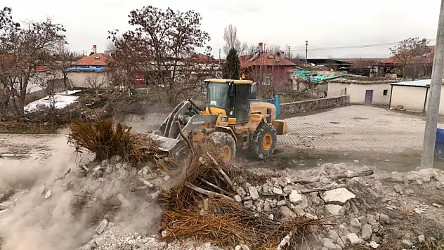 Ereğli'de metruk bina yıkımları devam ediyor