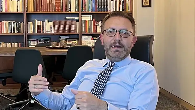 Ertan Aydın kimdir? Hangi partiden? Ertan Aydın fon olayı nedir? Evli mi? Eşi kimdir?