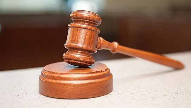 Eşine çarptığı araç silah sayıldı!