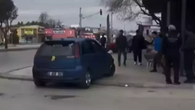 Eşine kızan kadın sinirini başka araçlardan çıkardı!