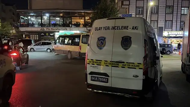 Eşinin telefonunda gördüğü kişiyle sokakta karşılaştı: Art arda ateş etti!