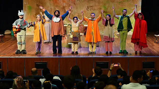 'Eşit Masallar' oyunu sahneleniyor