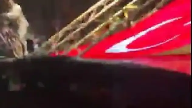 Etkinlikte facianın eşiğinden dönüldü: Belediye Başkanı saniyelerle kurtuldu