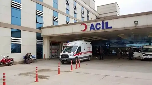 Ev yangını 3 kişiyi hastanelik etti