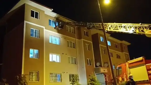 Ev yangını meydana geldi, maddi hasar oluştu