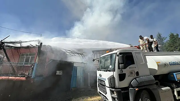 Evde çıkan yangın paniğe yol açtı