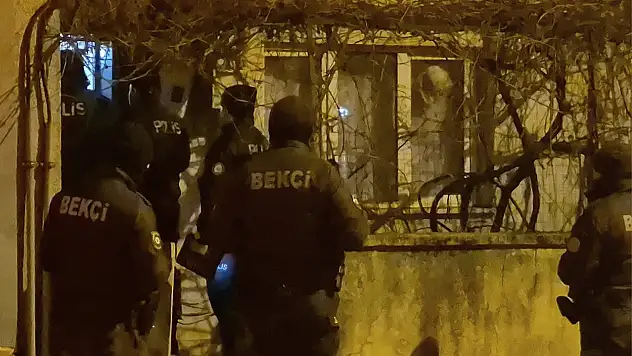Evine pencereden giren genç, hırsız sanılınca mahalle karıştı