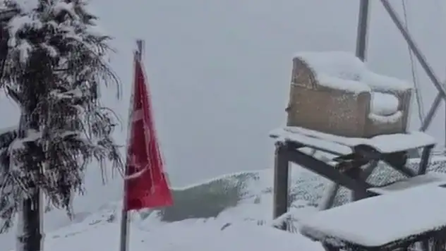 Eylül ayında lapa lapa kar yağdı!