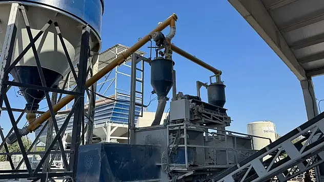 Fabrika işçisi beton mikserine düştü