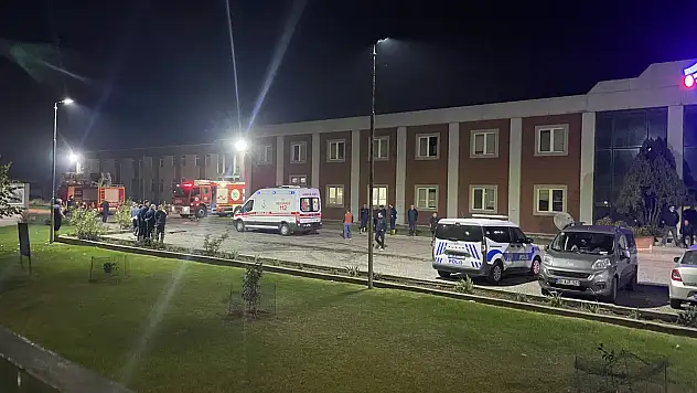 Fabrikada yangın paniği: 2 kişi yaralandı!