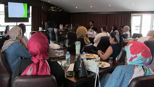 Farabi hastanesi'nden anne adaylarına seminer