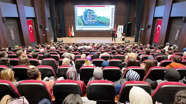 Fatih Ekşi Konya'da Mimarlarla buluştu