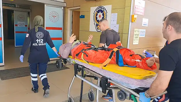 Feci iş kazası: Üzerine sunta düştü, bacakları kırıldı