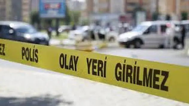 Feci kaza! Otomobil beton mikserine çarptı: 5 yaralı!