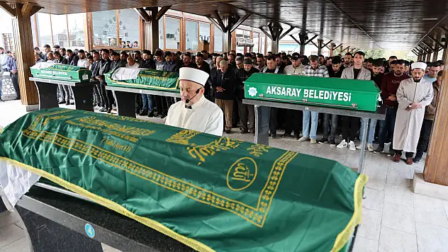 Feci kazada hayatını kaybeden 4 kişi son yolculuğuna uğurlandı