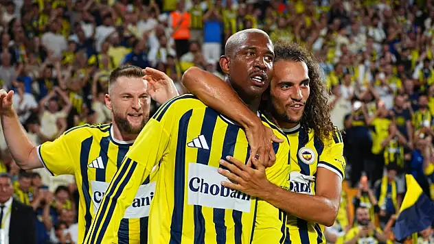 Fenerbahçe 4 oyuncu ile yollarını ayıracağını resmen açıkladı