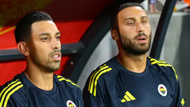 Fenerbahçe'den sürpriz karar: İrfan Can Kahveci ve Cenk Tosun kadro dışı bırakıldı!