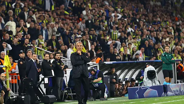 Fenerbahçe tribünlerinden İsmail Kartal'a tepki!