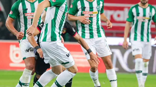 Fenerbahçe zirvede, Konyaspor 6.sırada kaldı