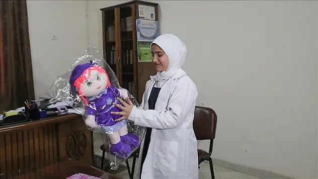 Filistinli kız çocuğundan örnek davranış