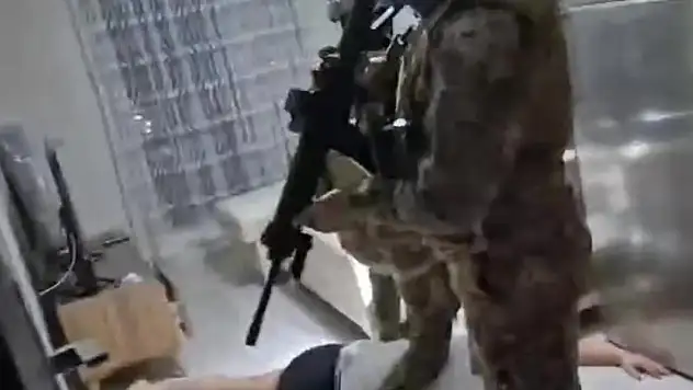 Film senaryolarını aratmayan vahşet: Kaçırdılar, dövdüler, başında nöbet tuttular