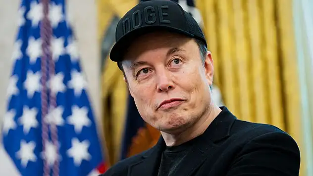 Forbes onun servetini güncelleyemiyor: Musk'a 900 Milyar dolar kapıda!