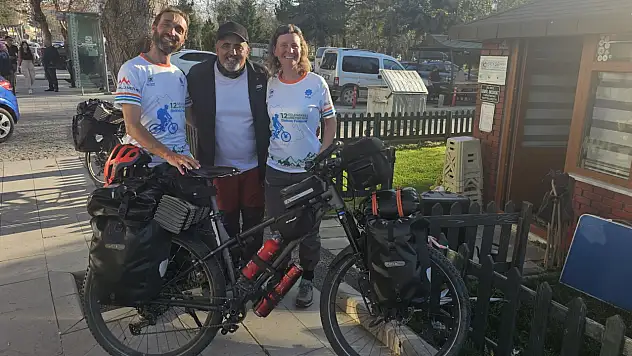 Fransa'dan yola çıkan bisikletli ikili, Konya'ya geldi