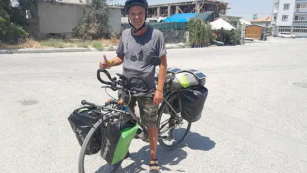 Fransız bisikletçi, dünya turunda Konya'ya ulaştı