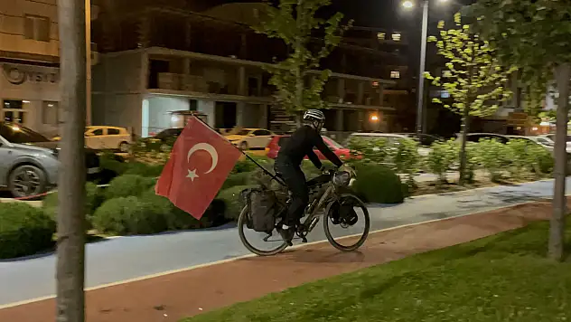 Fransız bisikletli Konya'nın komşusunda soluklandı