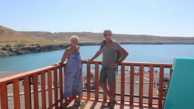 Fransız çift 15 yıl sonra tekrar Karapınar'a gelerek hatıralarını tazeledi