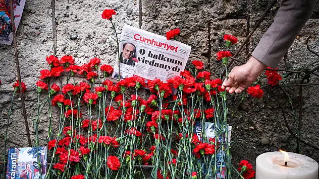 Gazeteci-Yazar Uğur Mumcu ölümünün 33'üncü yılında anıldı