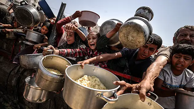 Gazze'de açlıkla mücadele sürüyor