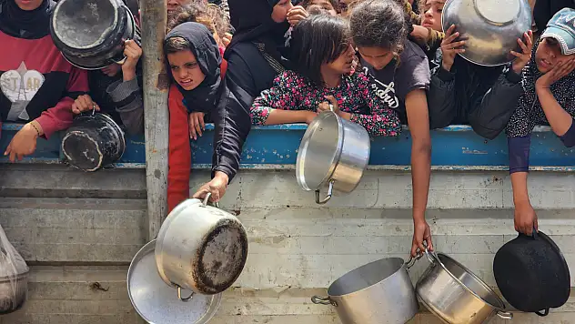 Gazze'de Filistinlilere yemek dağıtıldı