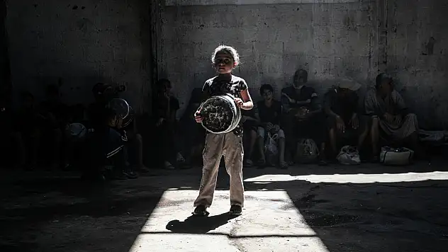 Gazze'de Filistinlilere yemek dağıtıldı