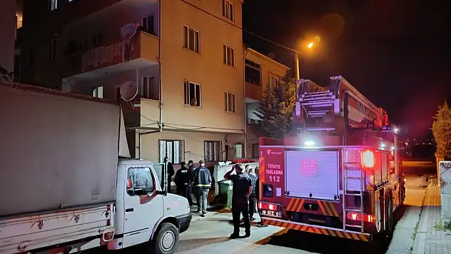 Gece yarısı camı kırıp içeri attı! Doğalgaz kombisi bomba gibi patladı